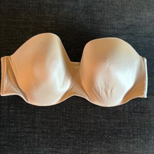 Victoria’s Secret Body by Victoria tan Strapless Bra 38D
